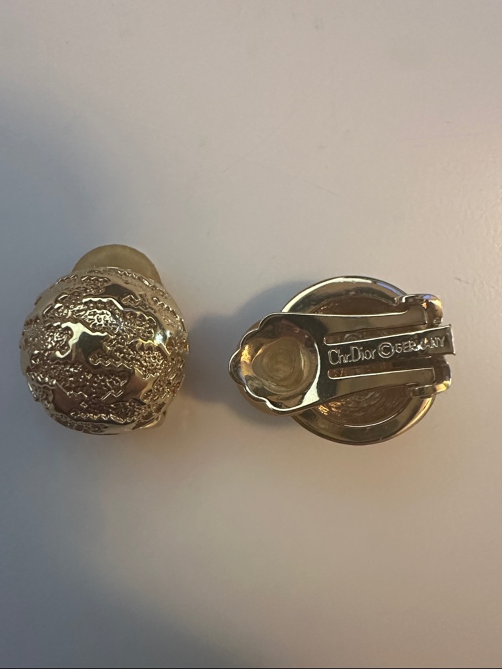 Dior Gold Filigree Dome Clip-On Earrings - Picture 4 of 7